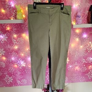 Old Navy Pixie Pants in Olive Green